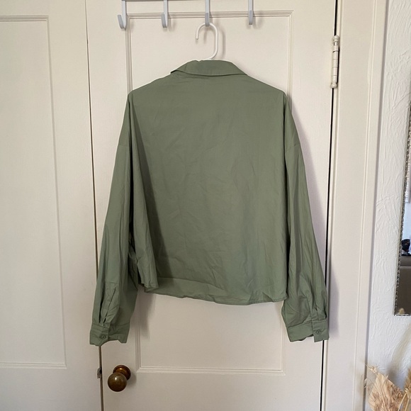 NWT SHEIN cropped button up- Size 3X - Picture 3 of 3